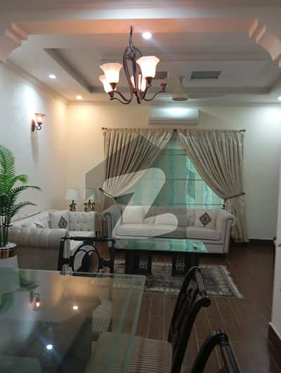10 MARLA VERY LUXURY BUNGALOW AVAILABLE FOR RENT
