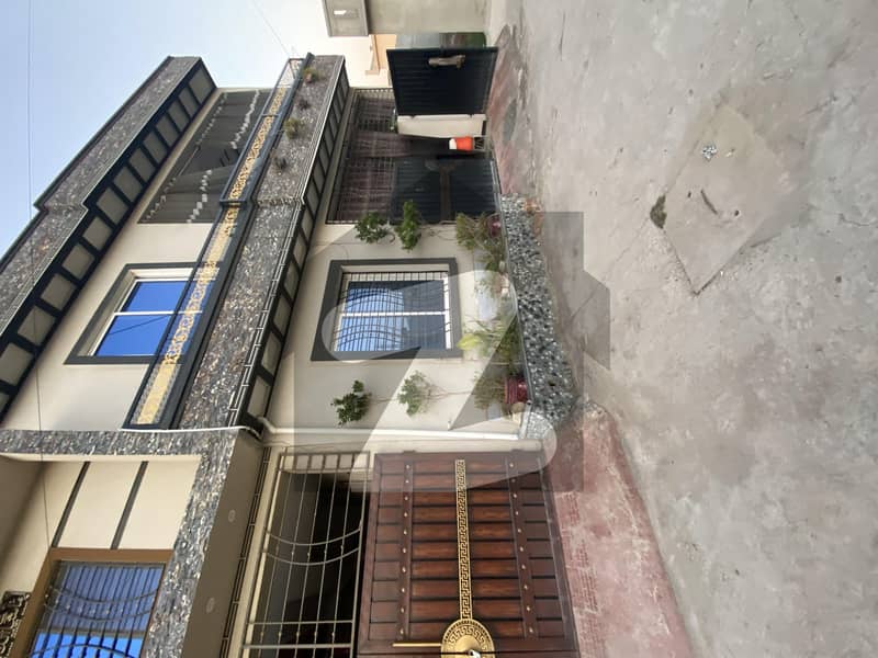 پنجاب گورنمنٹ سرونٹ ہاؤسنگ فاؤنڈیشن (پی جی ایس ایچ ایف) راولپنڈی میں 4 کمروں کا 5 مرلہ مکان 1.6 کروڑ میں برائے فروخت۔