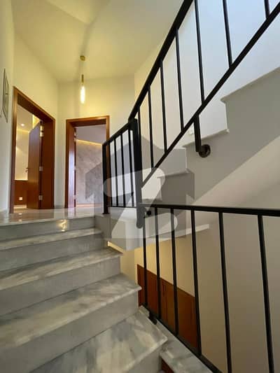 10 Marla Brand New Designer House Available For Sale  just 1 Mnt Drive From the Main Gate!!