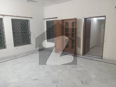 واپڈا ٹاؤن لاہور میں 5 کمروں کا 1 کنال مکان 2.15 لاکھ میں کرایہ پر دستیاب ہے۔