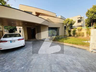 F-8 Good condition House F-8 Good condition House