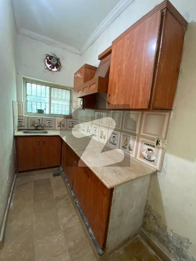 بوستان روڈ راولپنڈی میں 1 کمرے کا 2 مرلہ فلیٹ 13.0 ہزار میں کرایہ پر دستیاب ہے۔