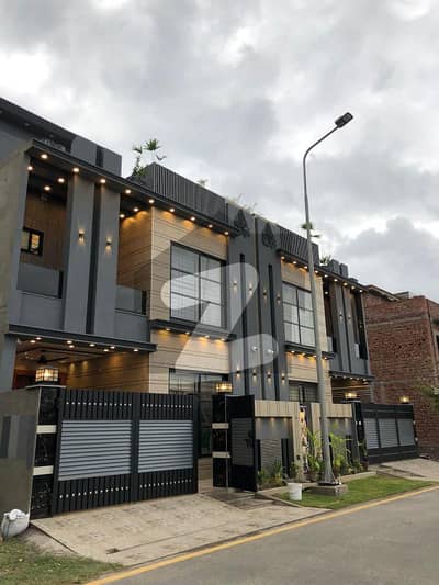 پارک ویو سٹی لاہور میں 4 کمروں کا 5 مرلہ مکان 2.45 کروڑ میں برائے فروخت۔ پارک ویو سٹی لاہور میں 4 کمروں کا 5 مرلہ مکان 2.45 کروڑ میں برائے فروخت۔