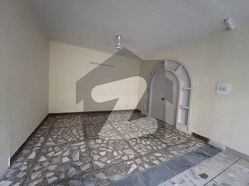 ایف ۔ 10 اسلام آباد میں 4 کمروں کا 1 کنال مکان 3.3 لاکھ میں کرایہ پر دستیاب ہے۔ ایف ۔ 10 اسلام آباد میں 4 کمروں کا 1 کنال مکان 3.3 لاکھ میں کرایہ پر دستیاب ہے۔