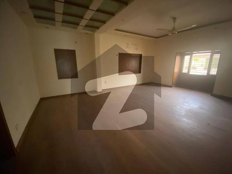 کلفٹن ۔ بلاک 5 کلفٹن,کراچی میں 9 کمروں کا 4 کنال مکان 18.0 لاکھ میں کرایہ پر دستیاب ہے۔ کلفٹن ۔ بلاک 5 کلفٹن,کراچی میں 9 کمروں کا 4 کنال مکان 18.0 لاکھ میں کرایہ پر دستیاب ہے۔