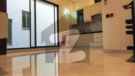 ڈی ایچ اے 9 ٹاؤن ڈیفنس (ڈی ایچ اے),لاہور میں 3 کمروں کا 5 مرلہ مکان 2.35 کروڑ میں برائے فروخت۔