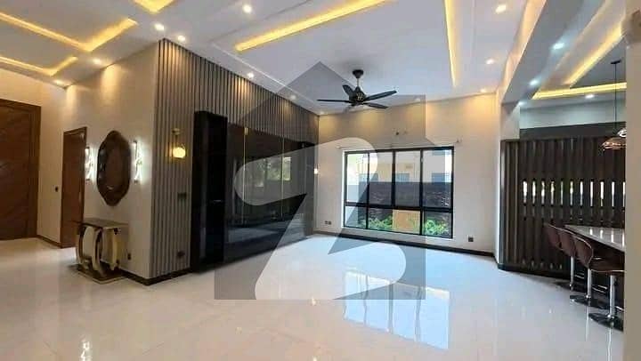 10 MARLA BEAUTIFUL HOUSE AVAILABLE FOR RENT