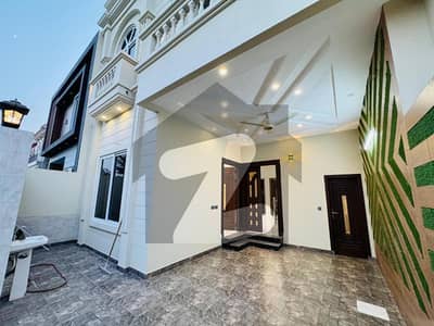 پام سٹی ہاؤسنگ سکیم گوجرانوالہ میں 4 کمروں کا 6 مرلہ مکان 2.19 کروڑ میں برائے فروخت۔