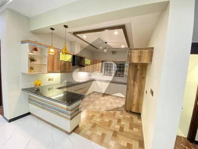 بحریہ ٹاؤن فیز 8 بحریہ ٹاؤن راولپنڈی,راولپنڈی میں 5 کمروں کا 10 مرلہ مکان 3.9 کروڑ میں برائے فروخت۔ بحریہ ٹاؤن فیز 8 بحریہ ٹاؤن راولپنڈی,راولپنڈی میں 5 کمروں کا 10 مرلہ مکان 3.9 کروڑ میں برائے فروخت۔