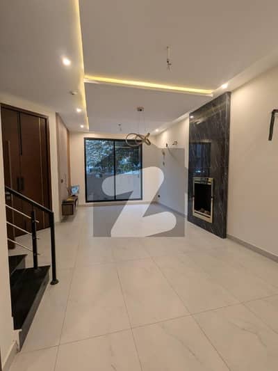 ڈی ایچ اے 9 ٹاؤن ۔ بلاک بی ڈی ایچ اے 9 ٹاؤن,ڈیفنس (ڈی ایچ اے),لاہور میں 3 کمروں کا 5 مرلہ مکان 2.55 کروڑ میں برائے فروخت۔ ڈی ایچ اے 9 ٹاؤن ۔ بلاک بی ڈی ایچ اے 9 ٹاؤن,ڈیفنس (ڈی ایچ اے),لاہور میں 3 کمروں کا 5 مرلہ مکان 2.55 کروڑ میں برائے فروخت۔