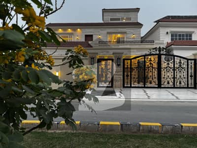 بش ایگزیکٹو ولاز ملتان میں 6 کمروں کا 14 مرلہ مکان 5.2 کروڑ میں برائے فروخت۔