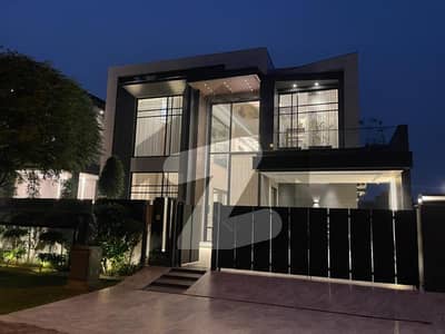 ڈی ایچ اے فیز 7 - بلاک ایس فیز 7,ڈیفنس (ڈی ایچ اے),لاہور میں 5 کمروں کا 1 کنال مکان 10.95 کروڑ میں برائے فروخت۔