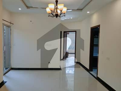 بحریہ ٹاؤن فیز 8 بحریہ ٹاؤن راولپنڈی,راولپنڈی میں 5 کمروں کا 10 مرلہ مکان 1.25 لاکھ میں کرایہ پر دستیاب ہے۔ بحریہ ٹاؤن فیز 8 بحریہ ٹاؤن راولپنڈی,راولپنڈی میں 5 کمروں کا 10 مرلہ مکان 1.25 لاکھ میں کرایہ پر دستیاب ہے۔