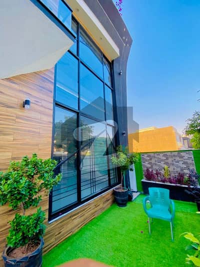 بحریہ ٹاؤن فیز 8 بحریہ ٹاؤن راولپنڈی,راولپنڈی میں 6 کمروں کا 1 کنال مکان 1.7 لاکھ میں کرایہ پر دستیاب ہے۔