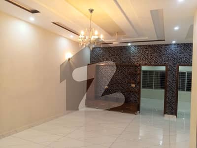 نشیمنِ اقبال فیز 2 نشیمنِ اقبال,لاہور میں 6 کمروں کا 10 مرلہ مکان 2.75 کروڑ میں برائے فروخت۔ نشیمنِ اقبال فیز 2 نشیمنِ اقبال,لاہور میں 6 کمروں کا 10 مرلہ مکان 2.75 کروڑ میں برائے فروخت۔