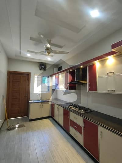 G 13 Uper portion available for rent