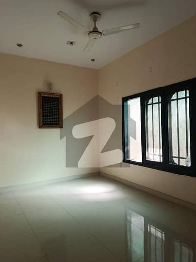 Three Bed DD Portion first Floor Nice Condition Mean Alamgir Masjid Nearest