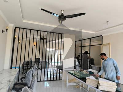 جوہر ٹاؤن لاہور میں 8 مرلہ Studio دفتر 1.1 لاکھ میں کرایہ پر دستیاب ہے۔