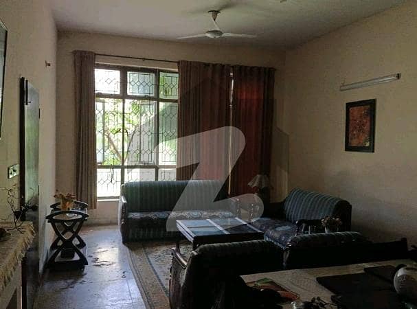 Prominently-Located 1 Kanal House Available In Johar Town Prominently-Located 1 Kanal House Available In Johar Town