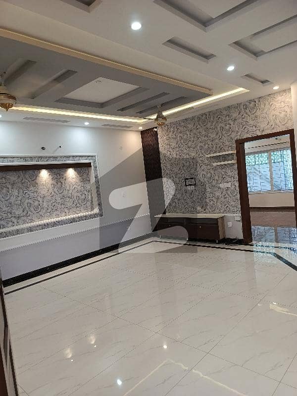 ٹاپ سٹی 1 اسلام آباد میں 3 کمروں کا 10 مرلہ مکان 1.2 لاکھ میں کرایہ پر دستیاب ہے۔