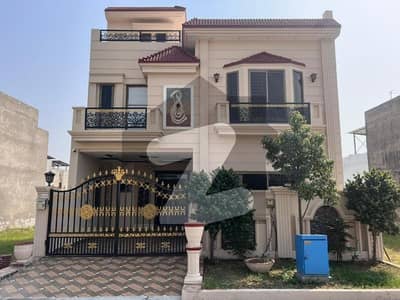 A Palatial Residence For Prime Location sale In Citi Housing Scheme