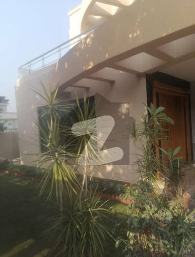 Kanal unfurnished 5 bedrooms house available for rent