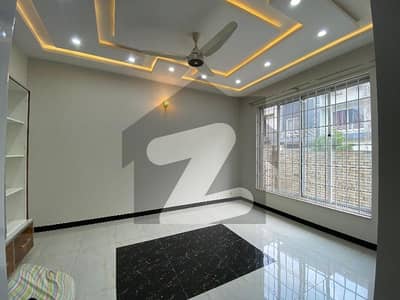 ڈی ۔ 12/3 ڈی ۔ 12,اسلام آباد میں 4 کمروں کا 4 مرلہ مکان 4.5 کروڑ میں برائے فروخت۔