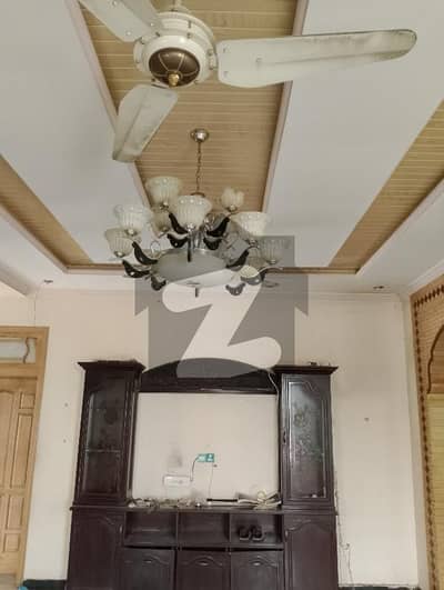 جی ۔ 14 اسلام آباد میں 4 کمروں کا 14 مرلہ بالائی پورشن 1.1 لاکھ میں کرایہ پر دستیاب ہے۔