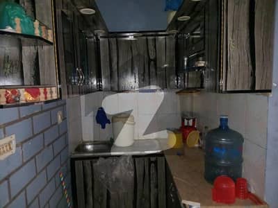 اللہ والا ٹاؤن کورنگی,کراچی میں 2 کمروں کا 2 مرلہ فلیٹ 18.5 لاکھ میں برائے فروخت۔