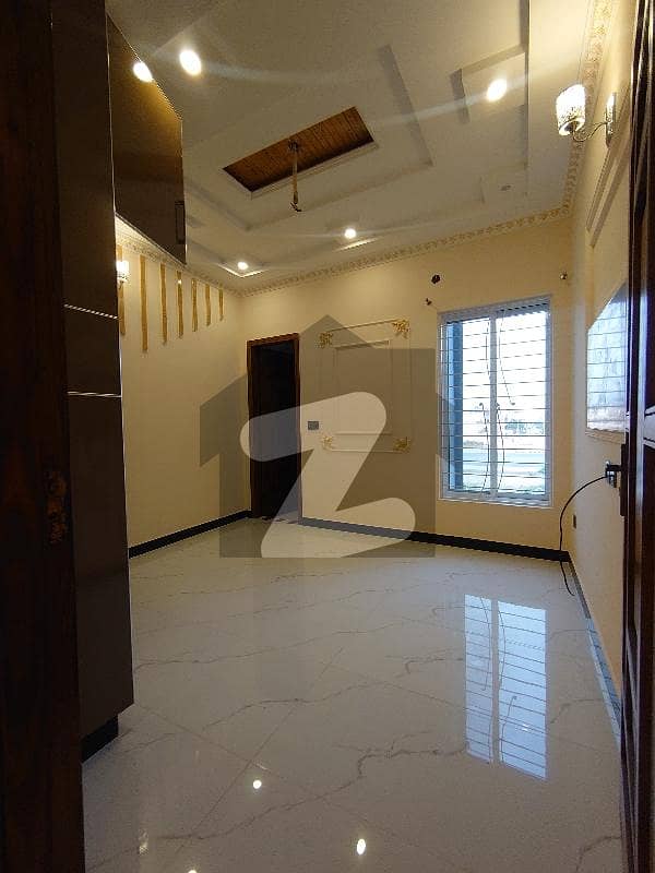 جوبلی ٹاؤن لاہور میں 5 کمروں کا 3 مرلہ مکان 75.0 ہزار میں کرایہ پر دستیاب ہے۔