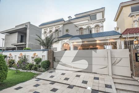 100% ORIGINAL PICTURES ATTACHED SLIGHTLY USED 20 MARLA LIKE BRAND NEW BUNGALOW AVAILABLE FOR SALE