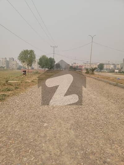 خیابانِ امین لاہور میں 10 مرلہ رہائشی پلاٹ 1.15 کروڑ میں برائے فروخت۔