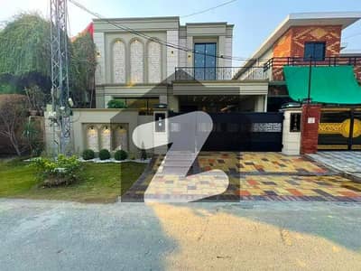 ڈی ایچ اے فیز 2 ڈیفنس (ڈی ایچ اے),لاہور میں 4 کمروں کا 10 مرلہ مکان 6.5 کروڑ میں برائے فروخت۔