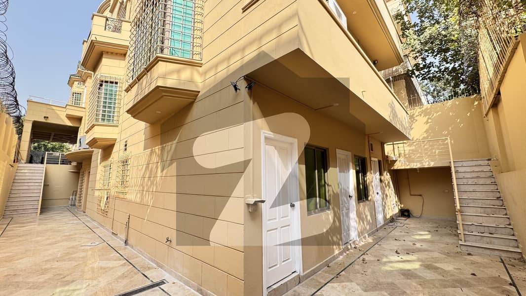 6 Bedrooms Beautiful Triple Story House Available For Rent. . 6 Bedrooms Beautiful Triple Story House Available For Rent. .