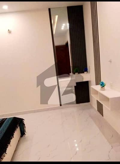 عبداللہ گارڈن فیصل آباد میں 1 کنال مکان 12.5 کروڑ میں برائے فروخت۔