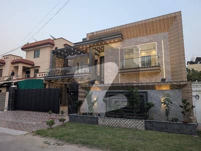 واپڈا ٹاؤن لاہور میں 6 کمروں کا 1 کنال مکان 10.25 کروڑ میں برائے فروخت۔ واپڈا ٹاؤن لاہور میں 6 کمروں کا 1 کنال مکان 10.25 کروڑ میں برائے فروخت۔