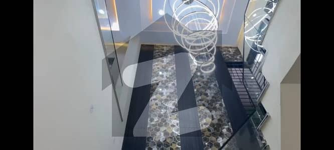 وینس ہاؤسنگ سکیم لاہور میں 6 کمروں کا 10 مرلہ مکان 4.5 کروڑ میں برائے فروخت۔ وینس ہاؤسنگ سکیم لاہور میں 6 کمروں کا 10 مرلہ مکان 4.5 کروڑ میں برائے فروخت۔