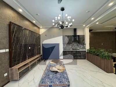 ای ایم ای سوسائٹی لاہور میں 5 کمروں کا 1 کنال مکان 9.5 کروڑ میں برائے فروخت۔ ای ایم ای سوسائٹی لاہور میں 5 کمروں کا 1 کنال مکان 9.5 کروڑ میں برائے فروخت۔