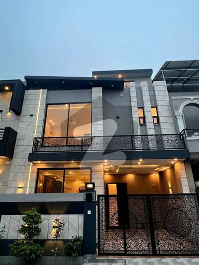 بحریہ ٹاؤن سیکٹر سی بحریہ ٹاؤن,لاہور میں 4 کمروں کا 5 مرلہ مکان 2.6 کروڑ میں برائے فروخت۔ بحریہ ٹاؤن سیکٹر سی بحریہ ٹاؤن,لاہور میں 4 کمروں کا 5 مرلہ مکان 2.6 کروڑ میں برائے فروخت۔