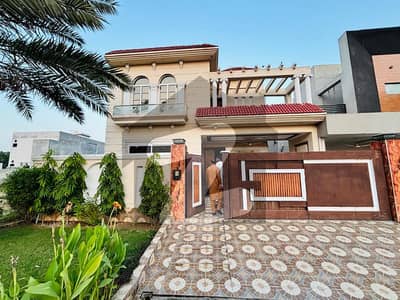 Slightly used 10 Marla House available for sale at 100 ft Road Slightly used 10 Marla House available for sale at 100 ft Road