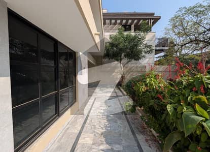 ایف ۔ 6 اسلام آباد میں 4 کمروں کا 1 کنال مکان 5.8 لاکھ میں کرایہ پر دستیاب ہے۔