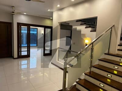 ڈی ایچ اے فیز 8 - زون اے ڈی ایچ اے فیز 8,ڈی ایچ اے ڈیفینس,کراچی میں 6 کمروں کا 1 کنال مکان 19.5 کروڑ میں برائے فروخت۔