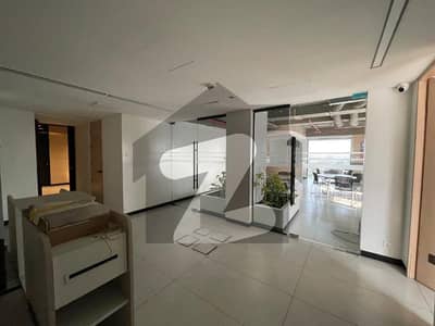 گلبرگ لاہور میں 10 کمروں کا 4 کنال مکان 20.0 لاکھ میں کرایہ پر دستیاب ہے۔