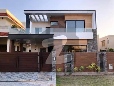 ڈی ایچ اے فیز 7 ڈیفنس (ڈی ایچ اے),لاہور میں 4 کمروں کا 10 مرلہ مکان 3.95 کروڑ میں برائے فروخت۔