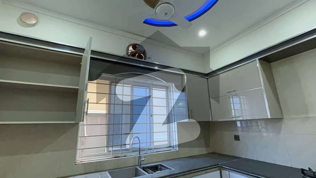 10 MARLA HOUSE FOR RENT 10 MARLA HOUSE FOR RENT