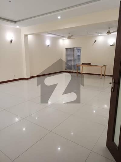 ONE KANAL FLOOR FOR OFFICE SOFTWARE HOUSE ON MAIN ROAD WAPDA TOWN