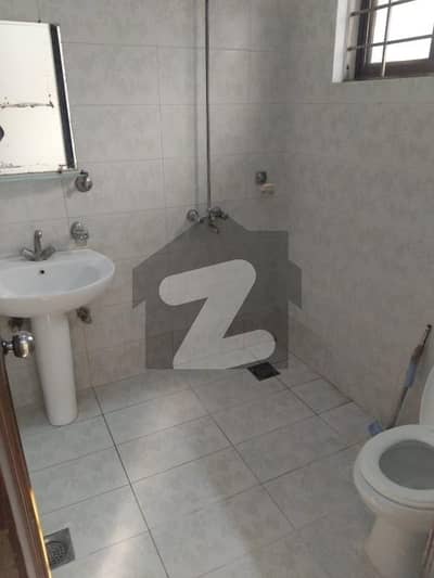 ای ۔ 11 اسلام آباد میں 3 کمروں کا 8 مرلہ بالائی پورشن 90.0 ہزار میں کرایہ پر دستیاب ہے۔