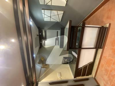 اسٹیڈیم روڈ کراچی میں 9 مرلہ دفتر 3.2 لاکھ میں کرایہ پر دستیاب ہے۔