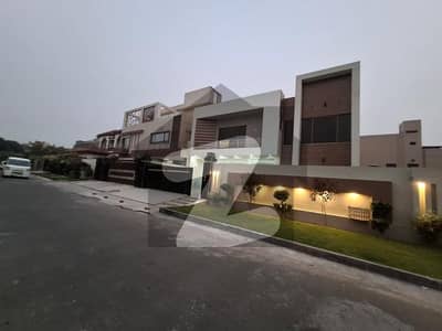 ویلینشیاء ہاؤسنگ سوسائٹی لاہور میں 5 کمروں کا 1 کنال مکان 8.5 کروڑ میں برائے فروخت۔ ویلینشیاء ہاؤسنگ سوسائٹی لاہور میں 5 کمروں کا 1 کنال مکان 8.5 کروڑ میں برائے فروخت۔