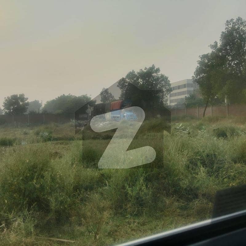 گجّومتہ لاہور میں 7 کنال صنعتی زمین 15.75 کروڑ میں برائے فروخت۔ گجّومتہ لاہور میں 7 کنال صنعتی زمین 15.75 کروڑ میں برائے فروخت۔